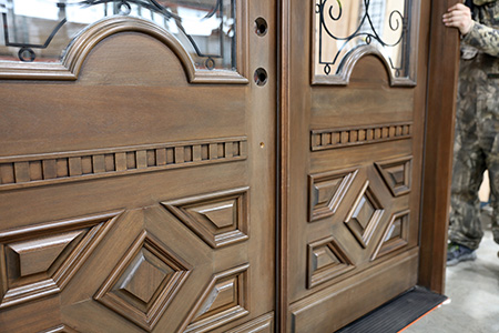 CL-133 Cabernet Door Closeup View